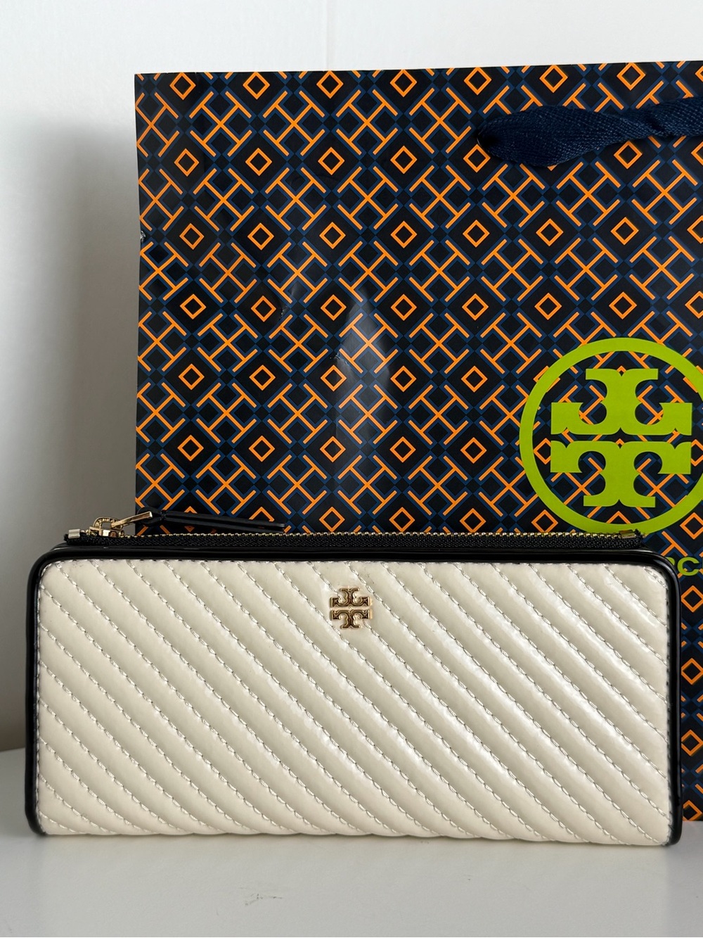 NWT Tory Burch Light Cream Emerson Puffy Quilt Wallet